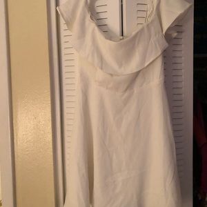 I’m selling a nice all white Forever 21 sun dress